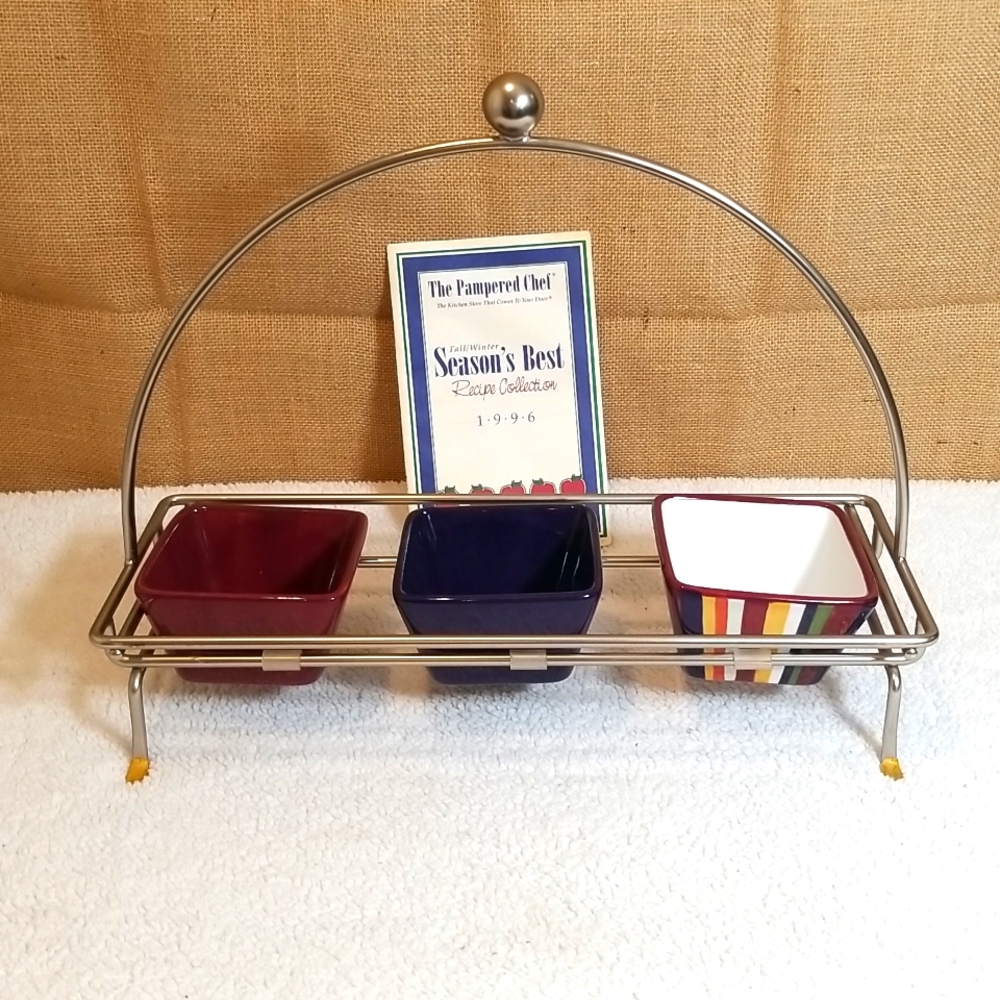 Pampered Chef Simple Additions Rectangle Stand with 3 square Bowls.
